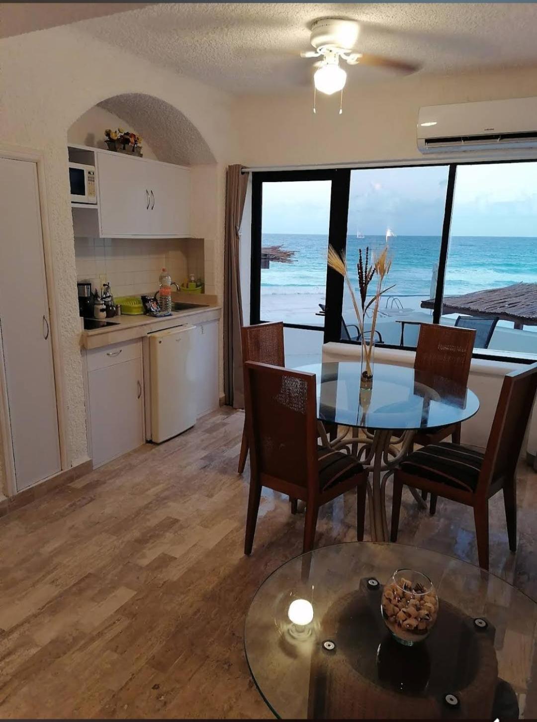 Beachfront Studio With Ocean View Cancun Bagian luar foto