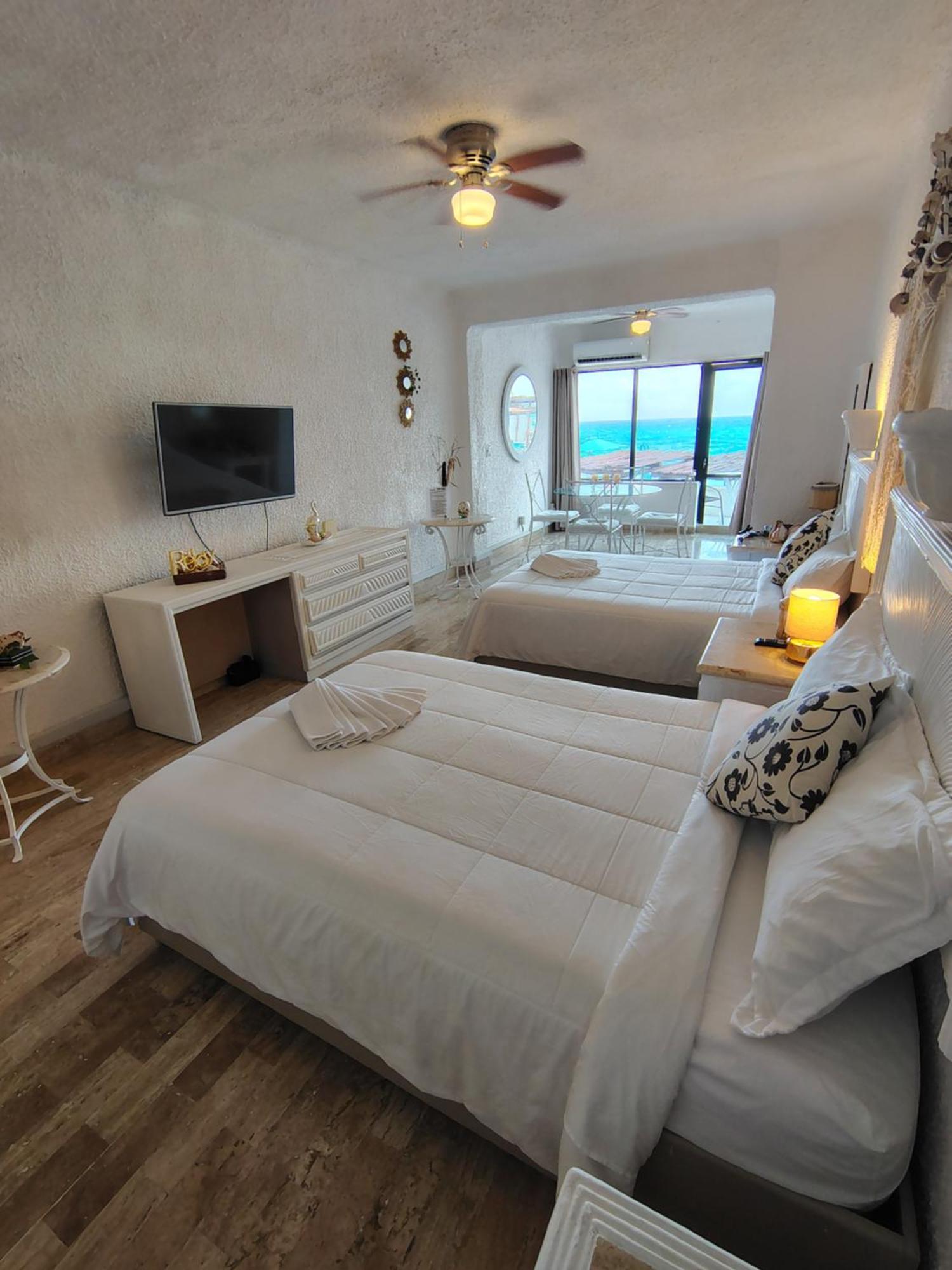 Beachfront Studio With Ocean View Cancun Bagian luar foto