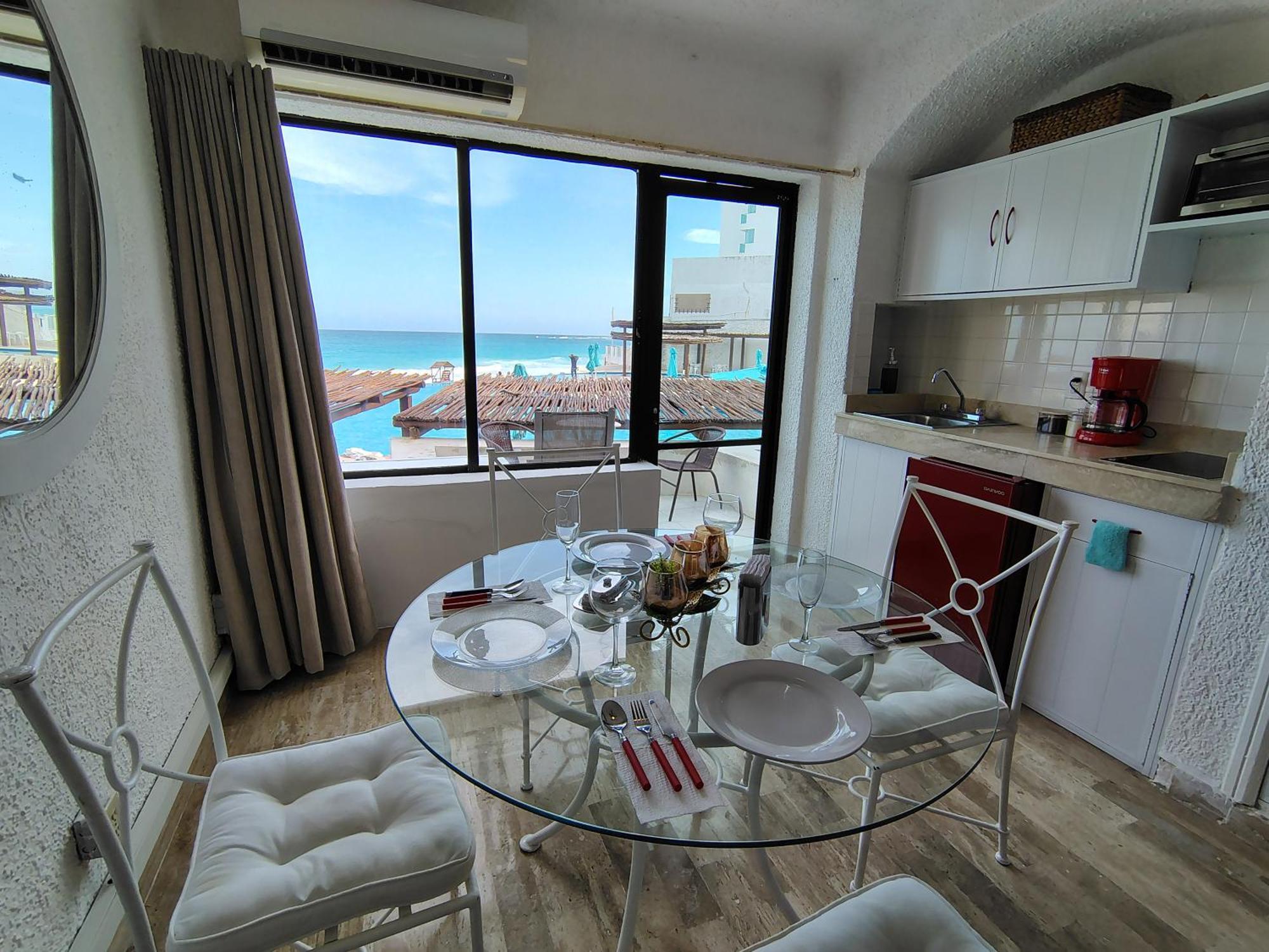 Beachfront Studio With Ocean View Cancun Bagian luar foto